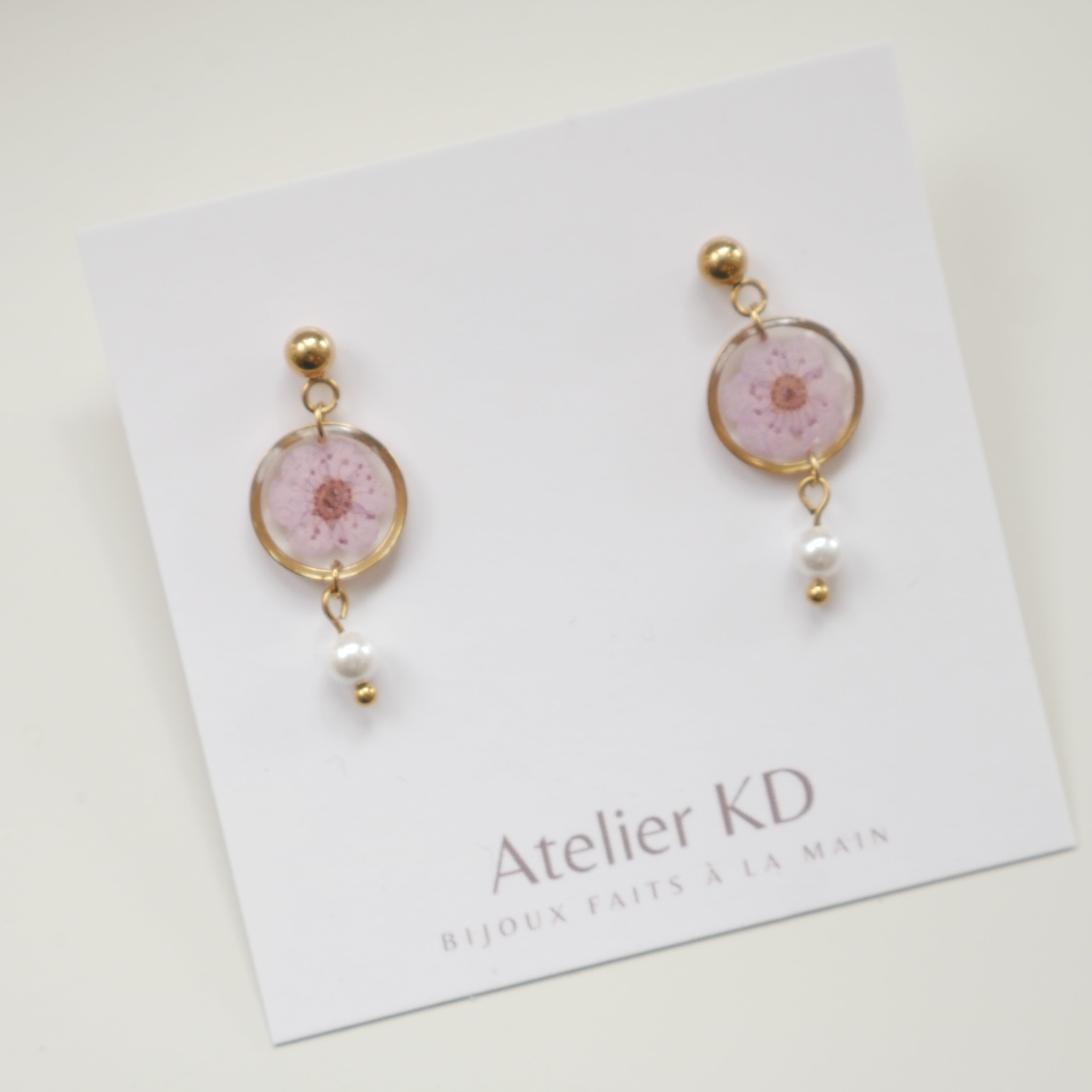 Boucles d'oreilles Perla - spirée lila - petit rond 12mm