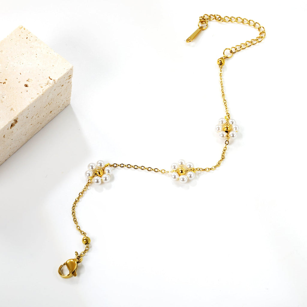 White Pearls Flower Bracelet