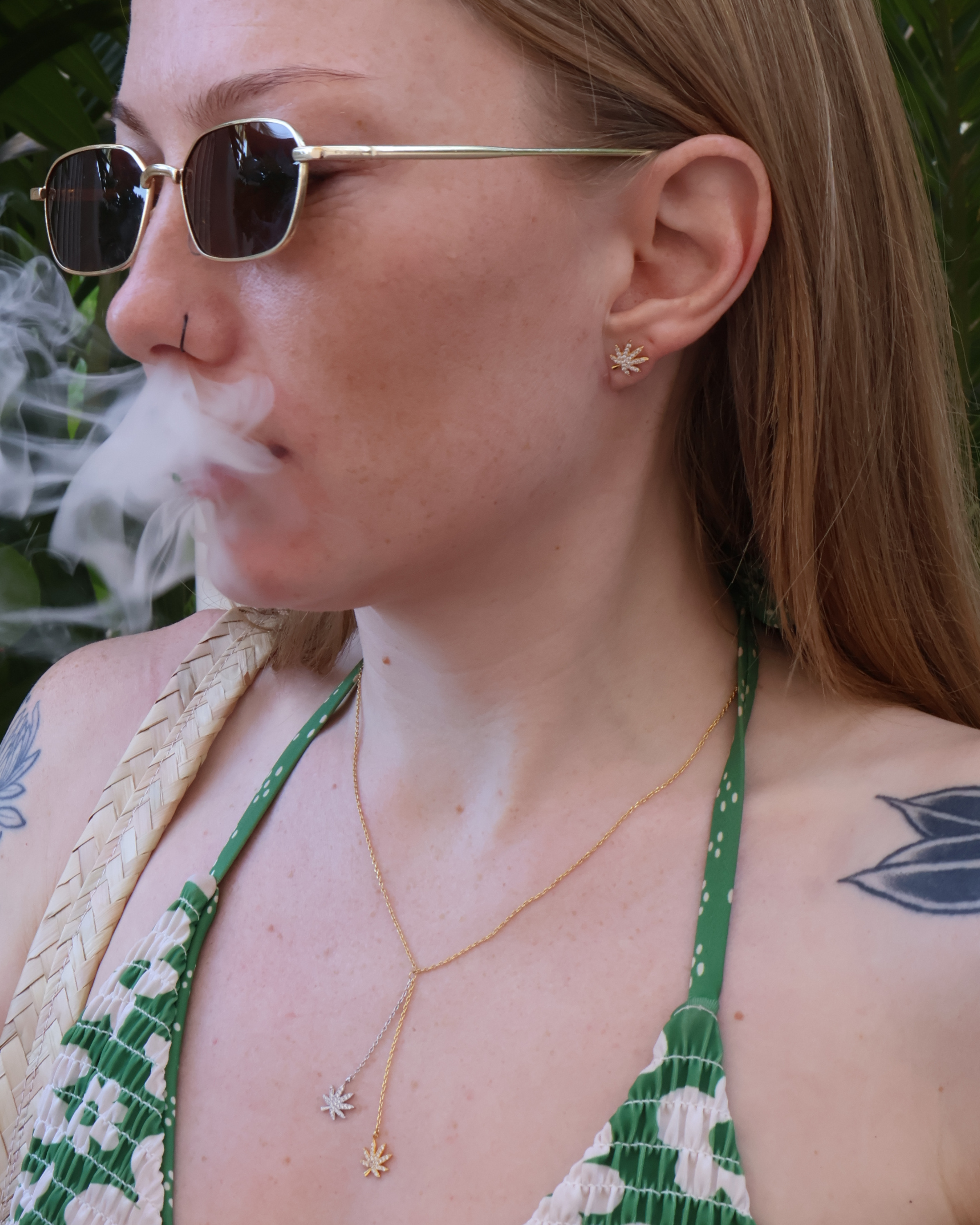 18K GOLD CANNABIS LEAF EARRING