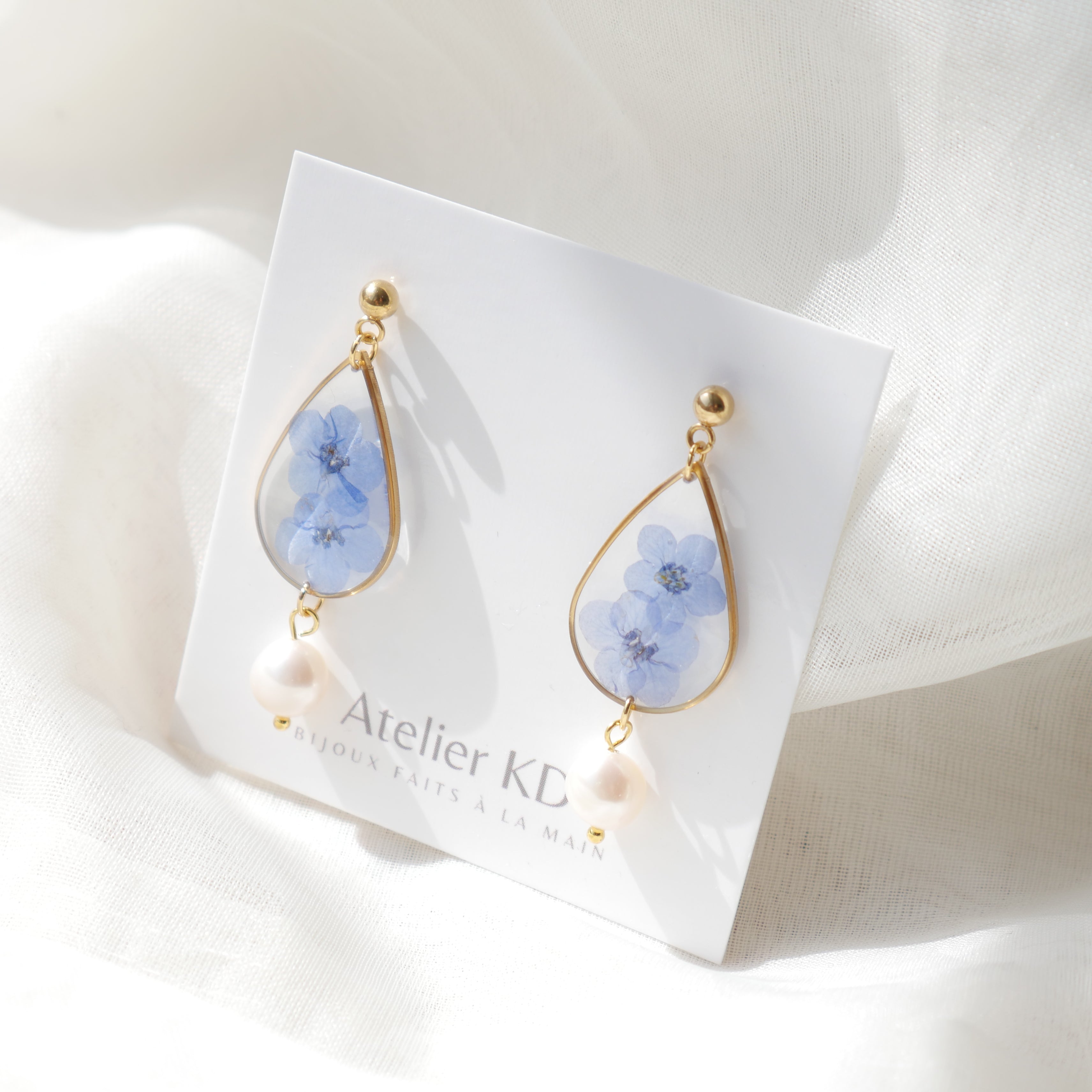 Boucles d'oreilles myosotis et perle - goutte 22mm