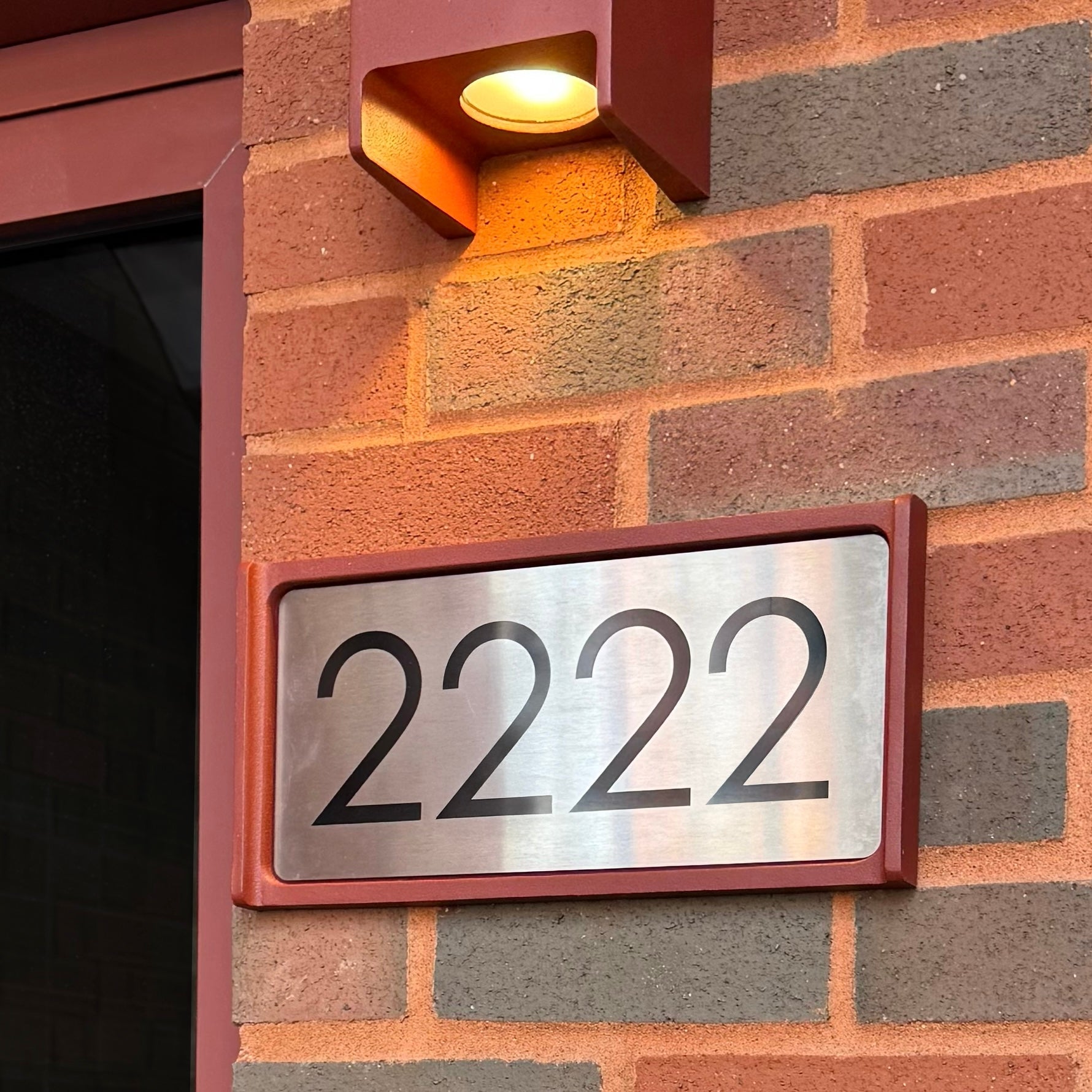Plaque d'adresse en stainless • Cast • 1778 • Contemporain • 100% fait au Québec • Snoc