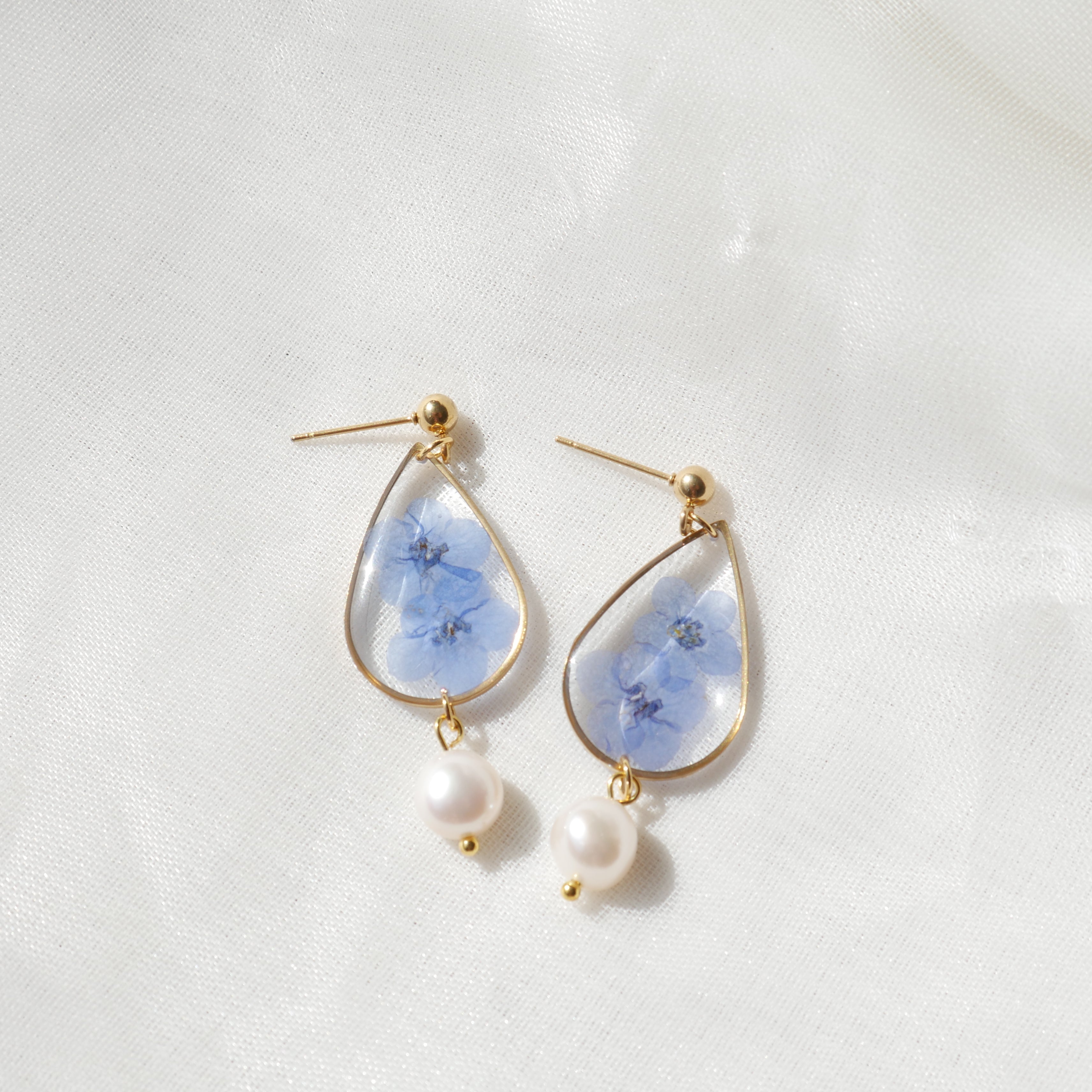 Boucles d'oreilles myosotis et perle - goutte 22mm