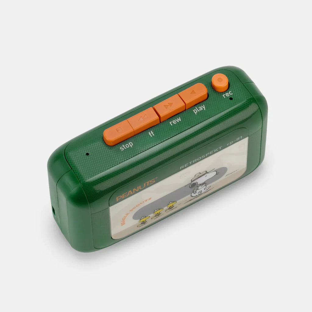 PEANUTS BEAGLE SCOUTS RETROSPEKT CP-81 PORTABLE CASSETTE PLAYER