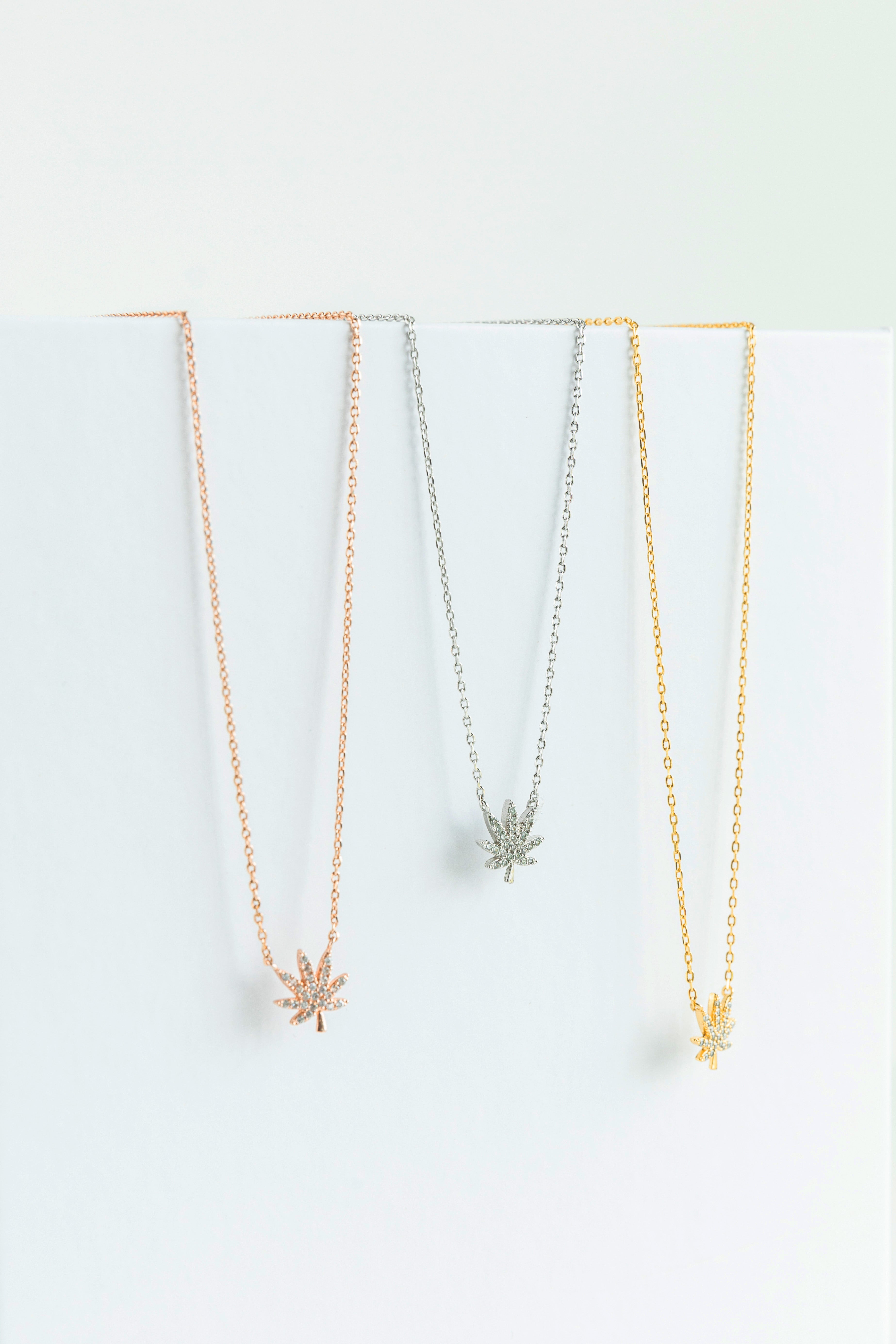 SILVER CANNABIS LEAF NECKLACE