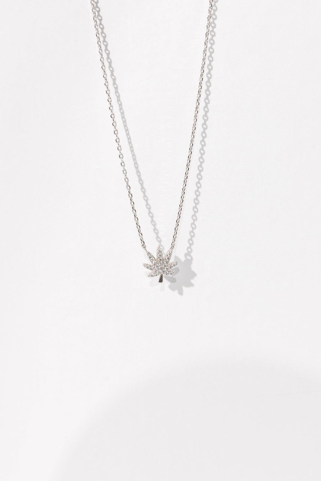 SILVER CANNABIS LEAF NECKLACE