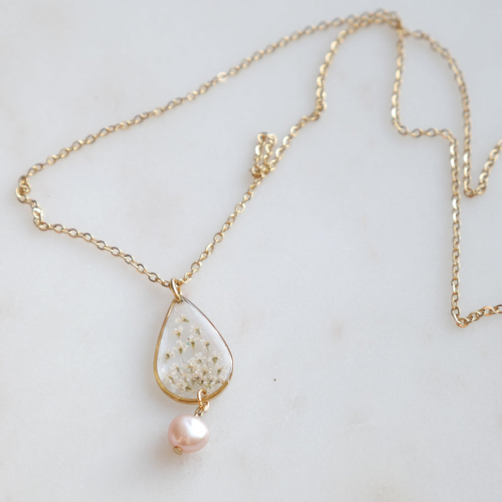 Collier Perla - fleurs sauvages goutte (moyen)