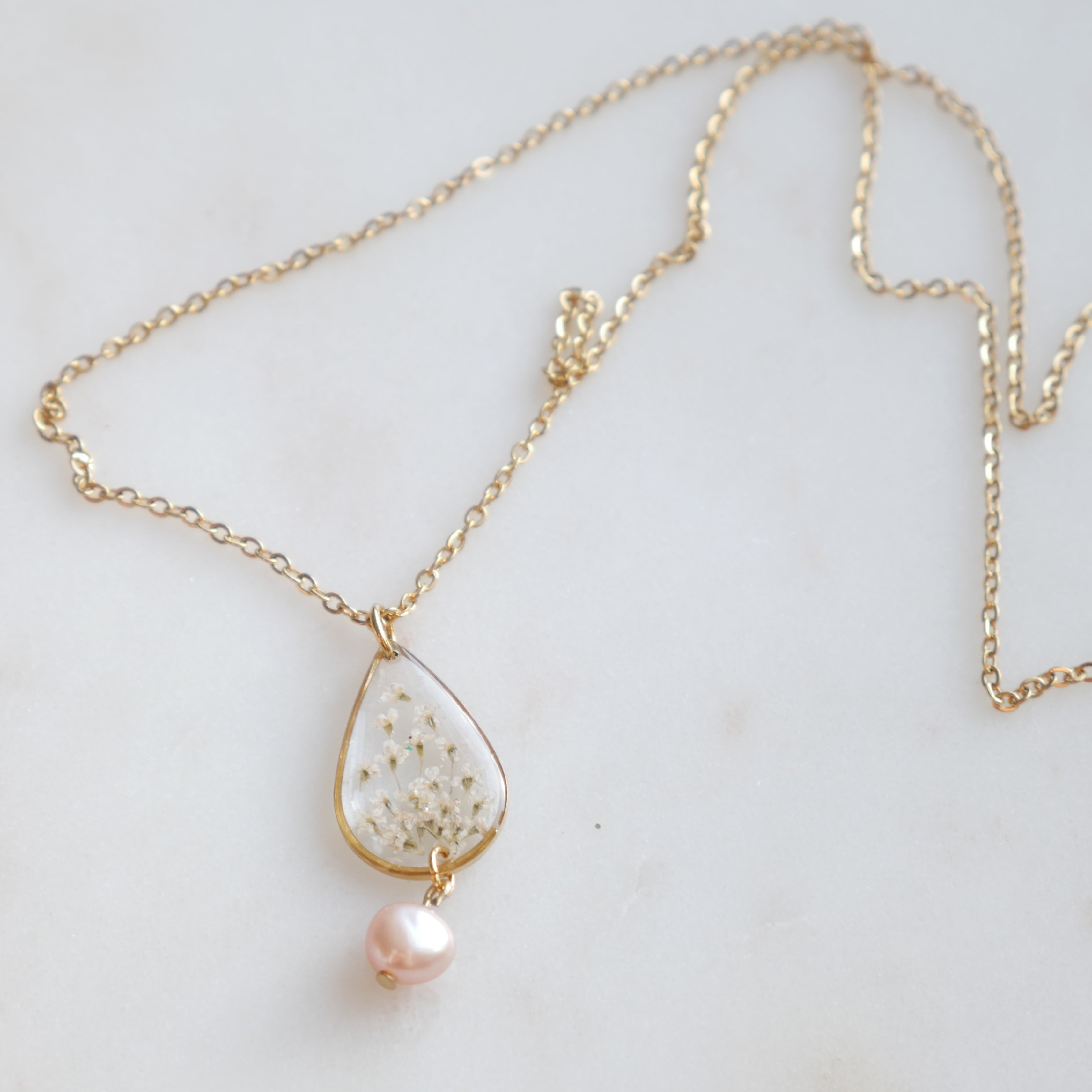 Collier Perla - fleurs sauvages goutte (moyen)