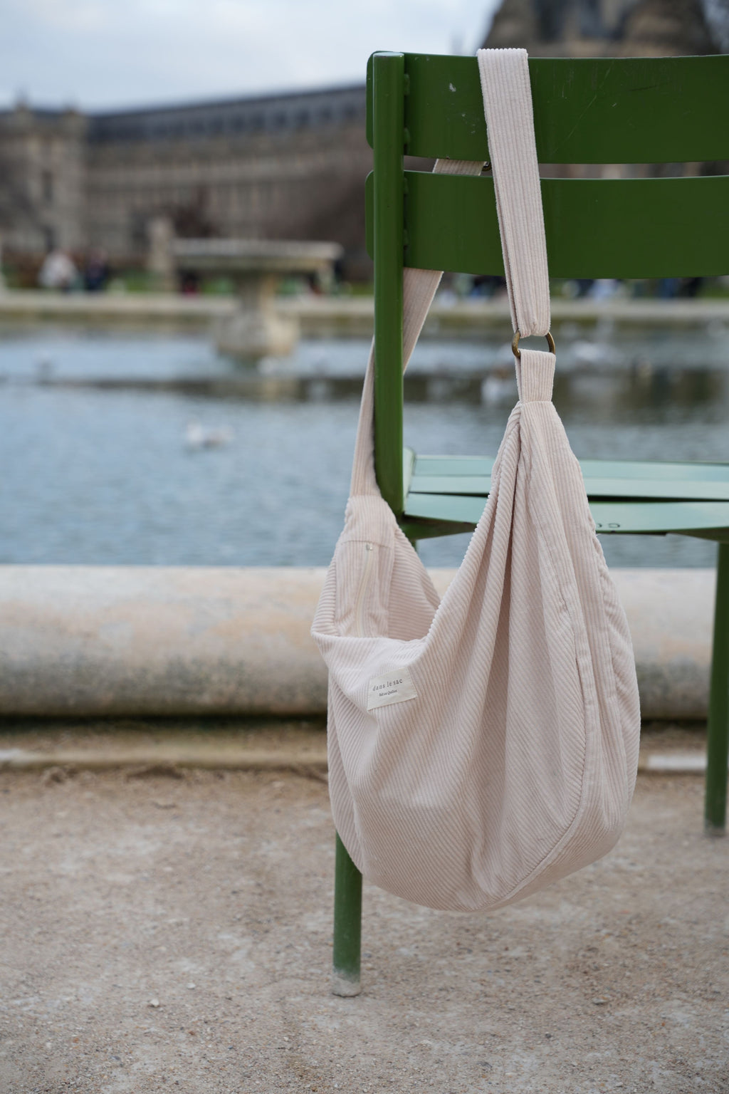 Sac croissant en corduroy | Bandoulière ajustable