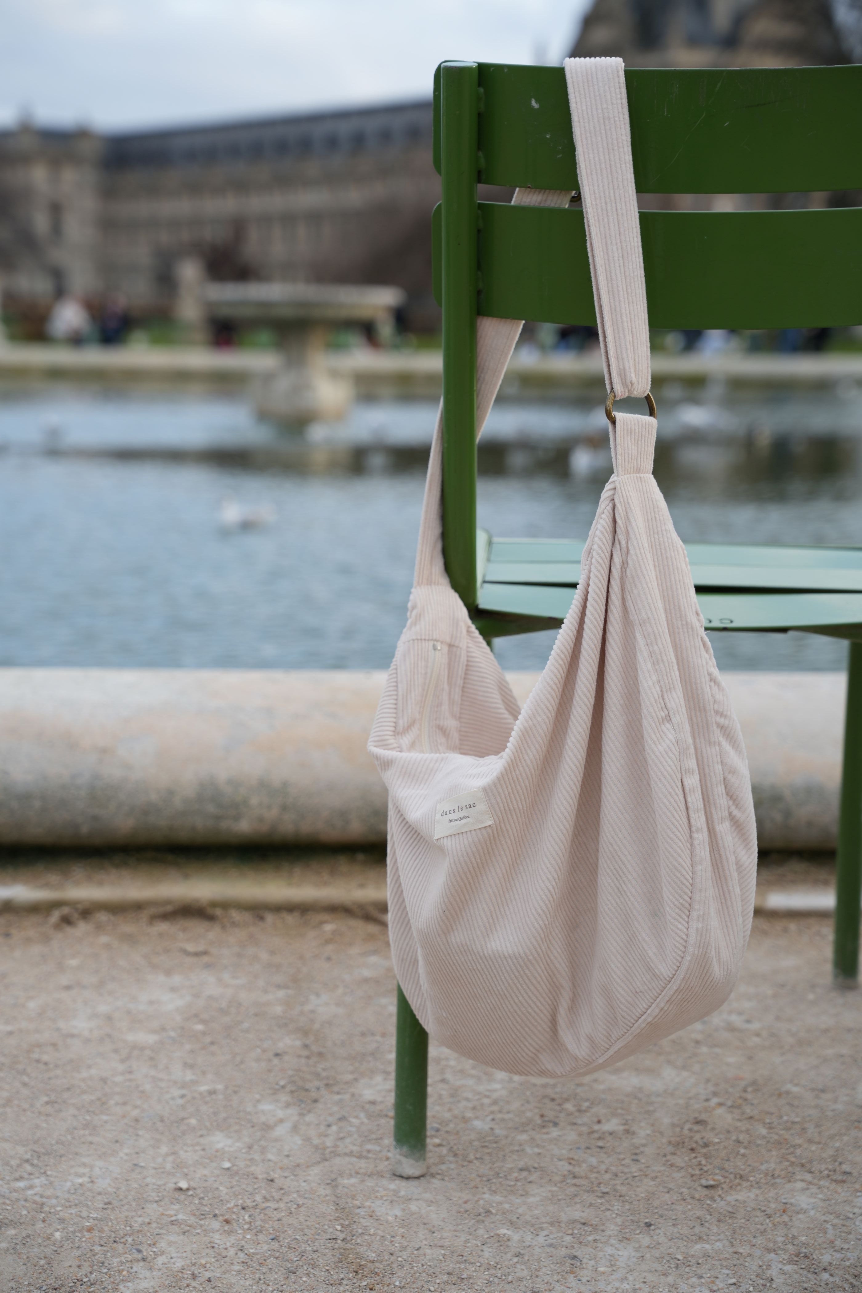 Sac croissant en corduroy | Bandoulière ajustable
