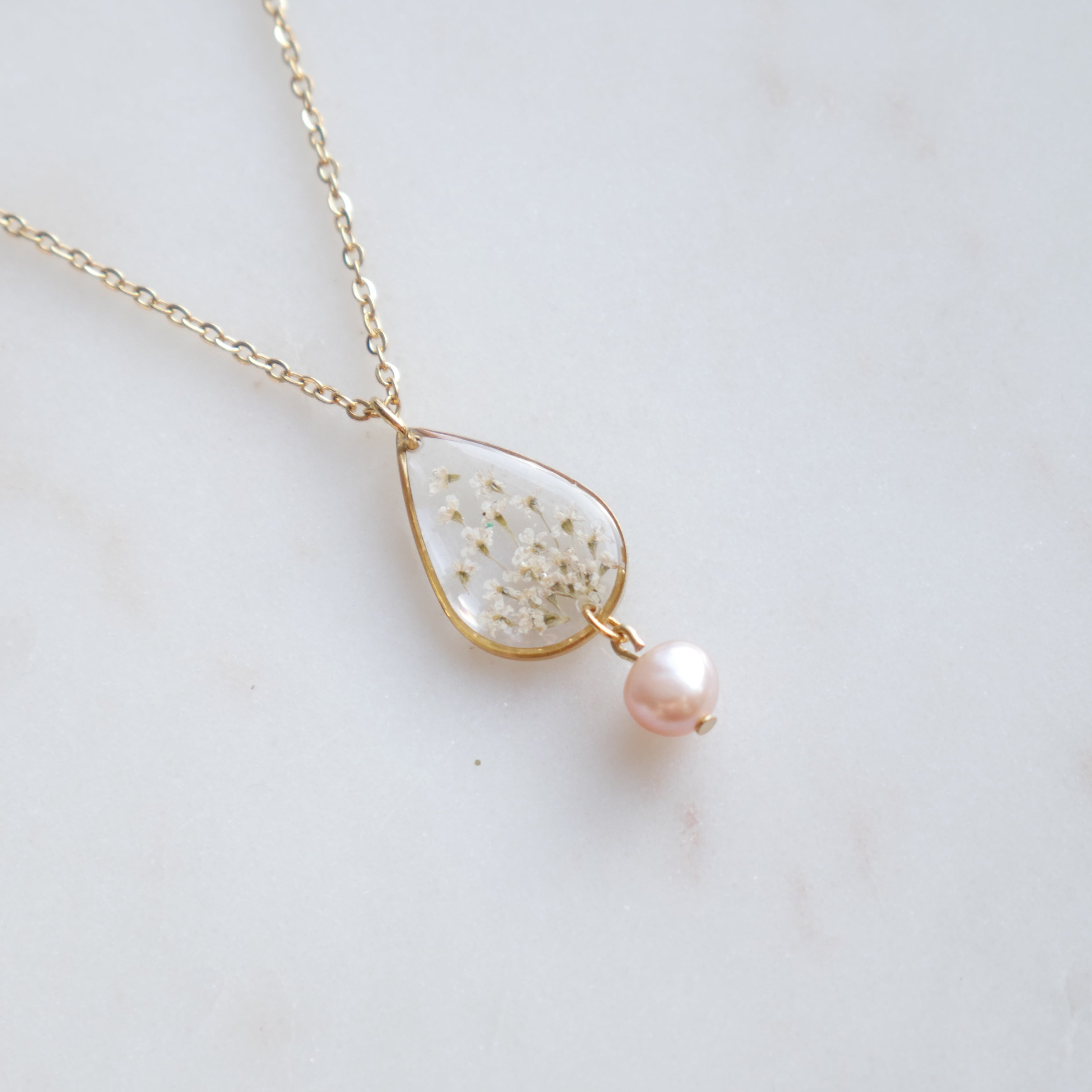 Collier Perla - fleurs sauvages goutte (moyen)