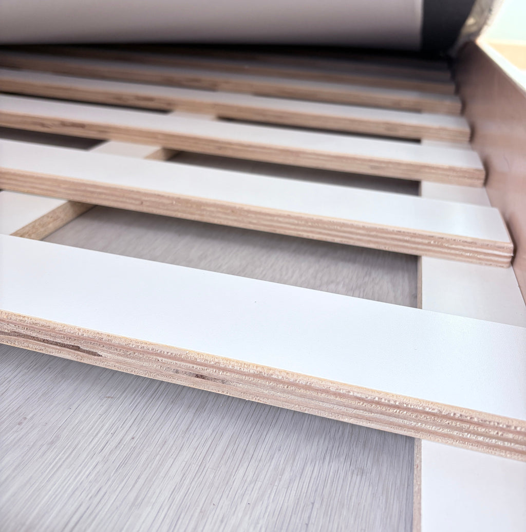 APPLE FULL - Montessori Floor Bed with Shelves