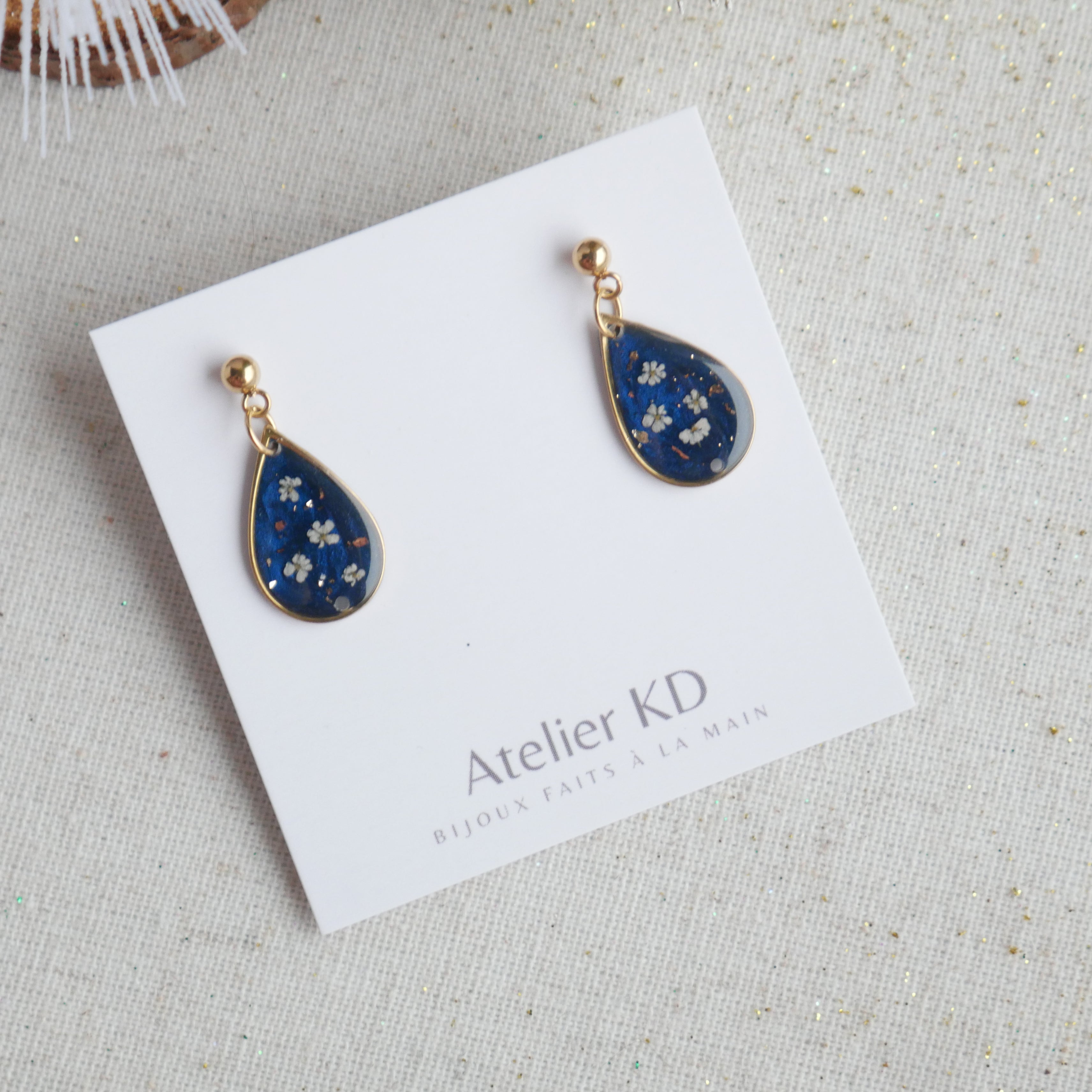 Boucles d’oreilles Céleste avec fleurs de carotte - goutte (moyen)