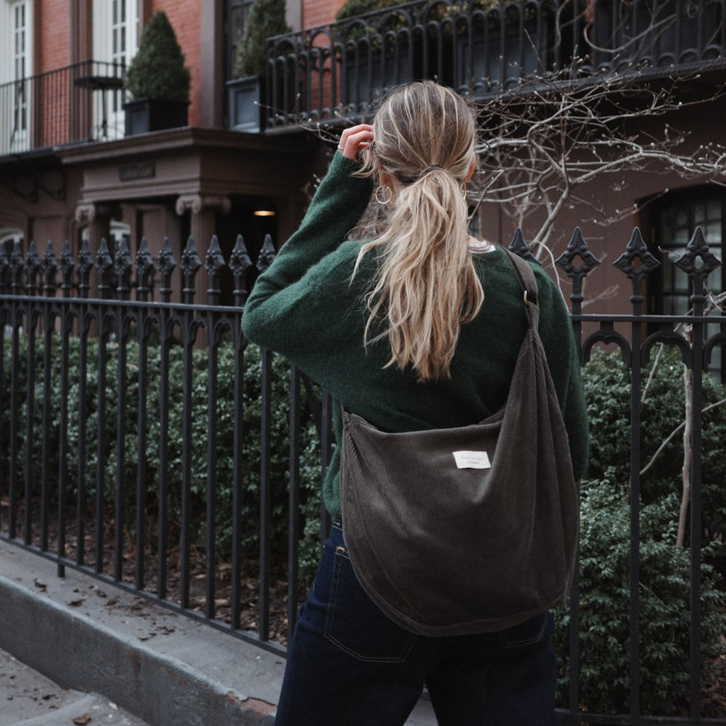 Sac croissant en corduroy | Bandoulière ajustable