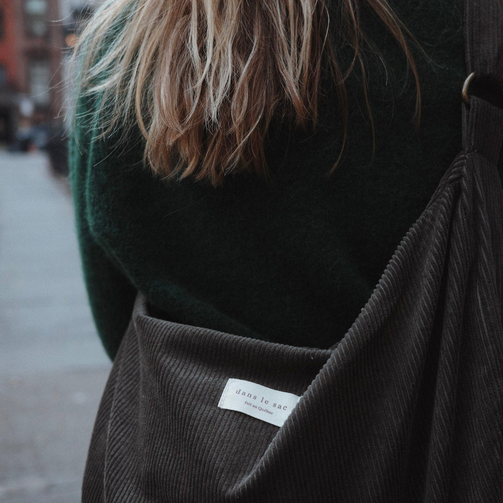 Sac croissant en corduroy | Bandoulière ajustable