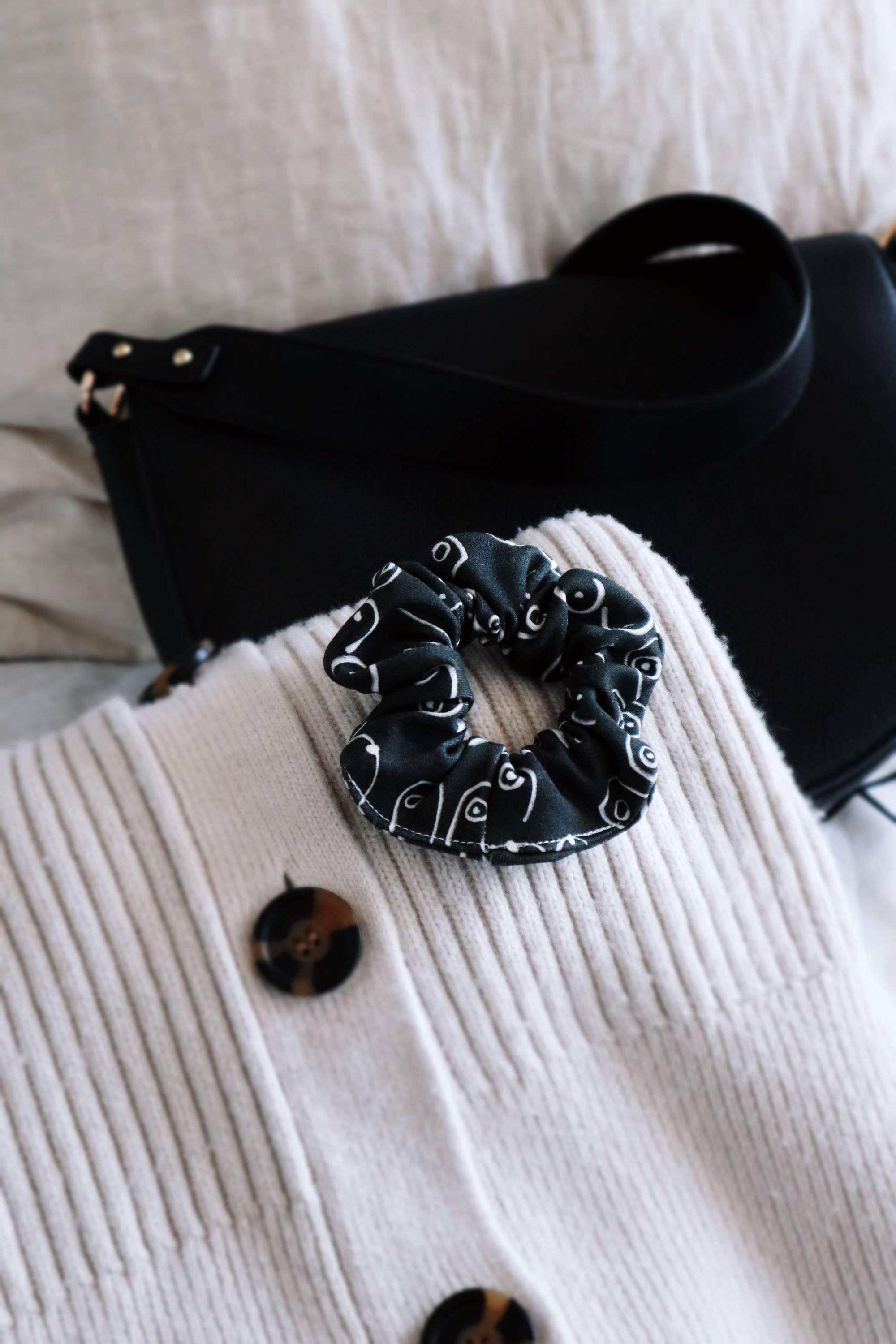 Hair Scrunchie - Woman Series (Black)
