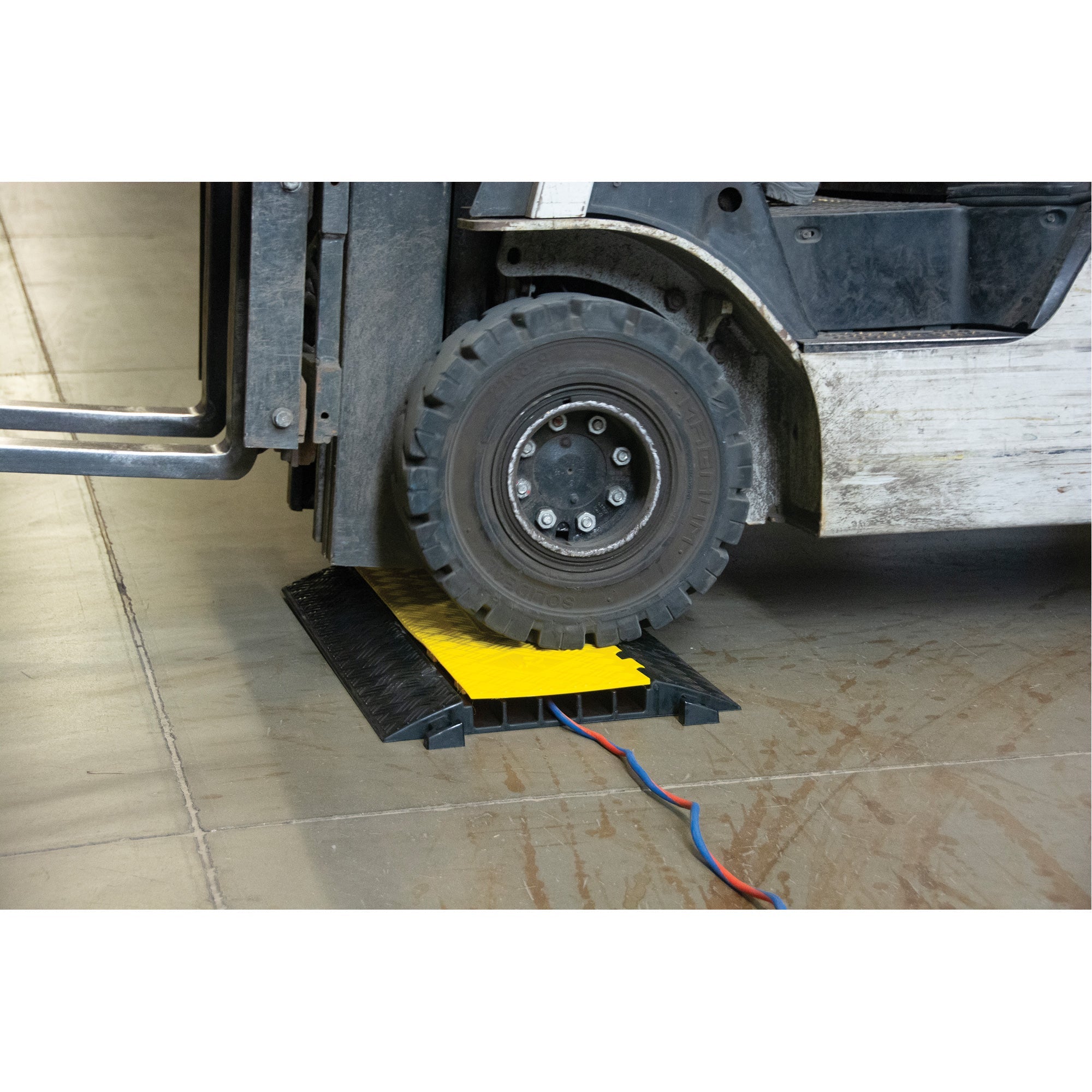 Polyurethane Cable Protector, 5 Channels, 35.43" L x 19.69" W x 2" H